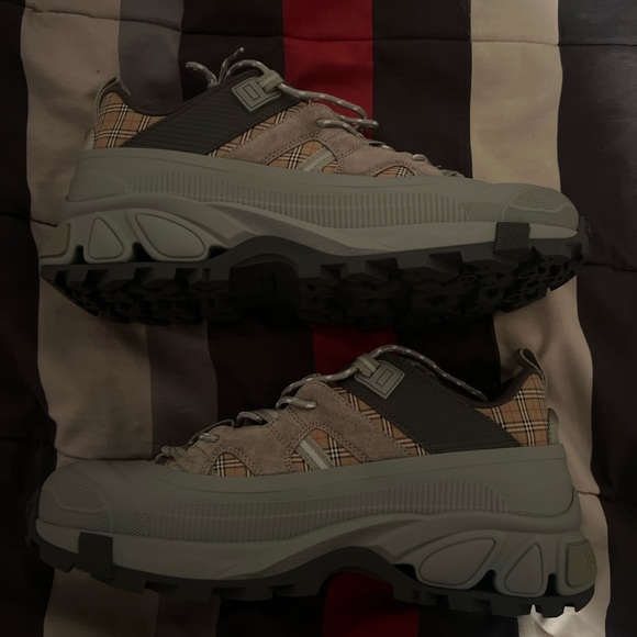 Burberry Sneaker Brand New - Picture 2 of 6
